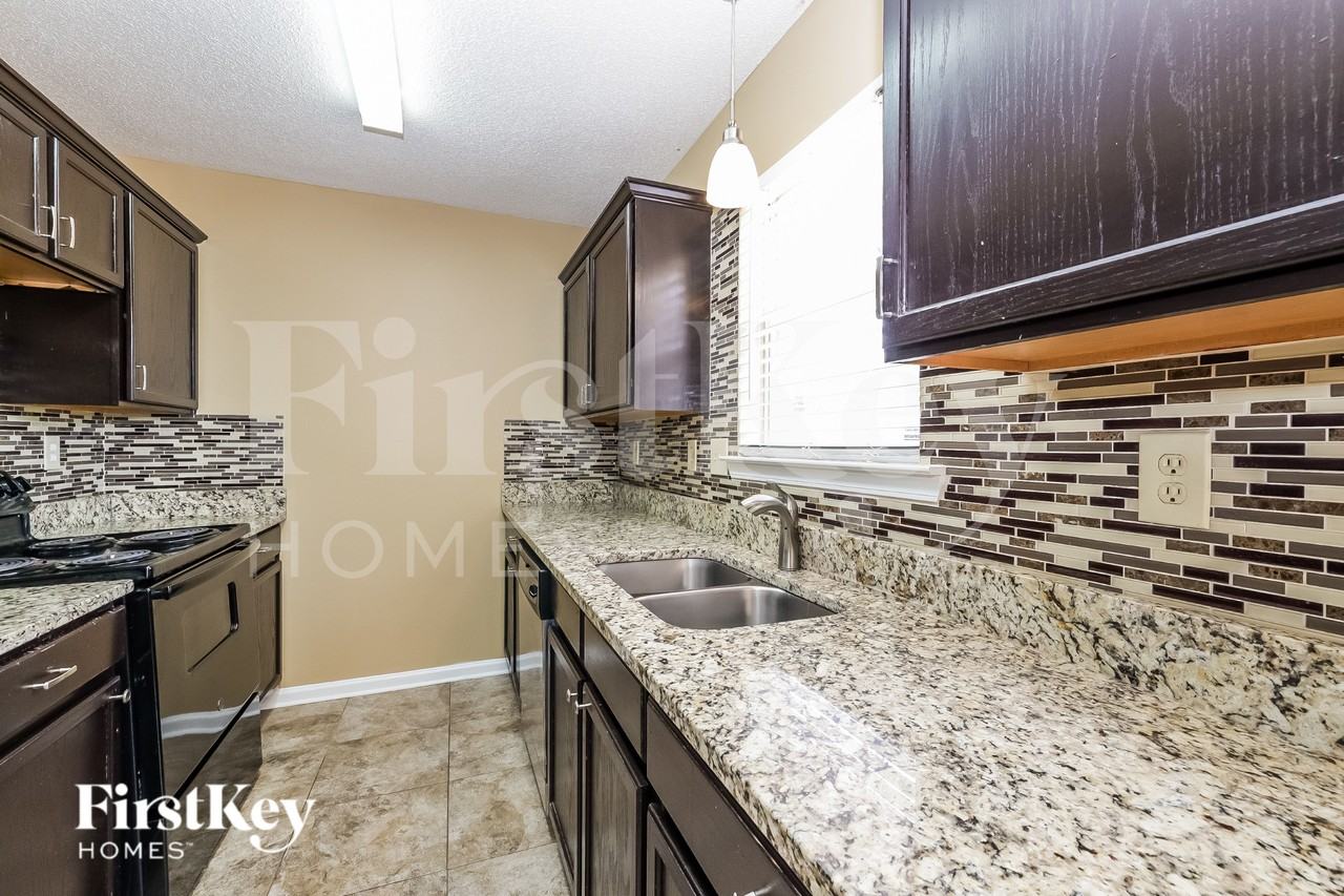 6454 Manchester Dr - Photo 5 of 16