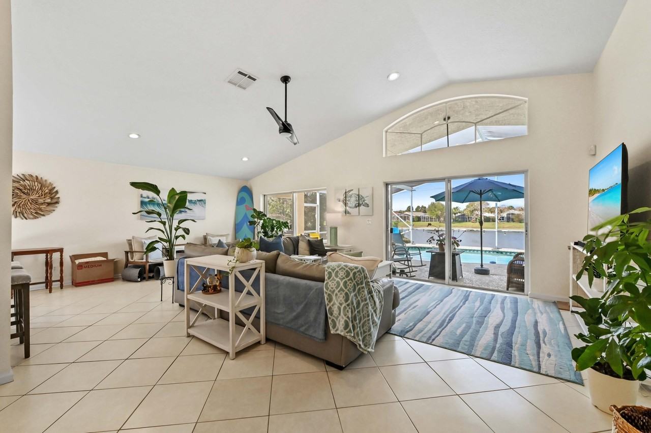 865 Se Westminster Pl - Photo 4 of 24