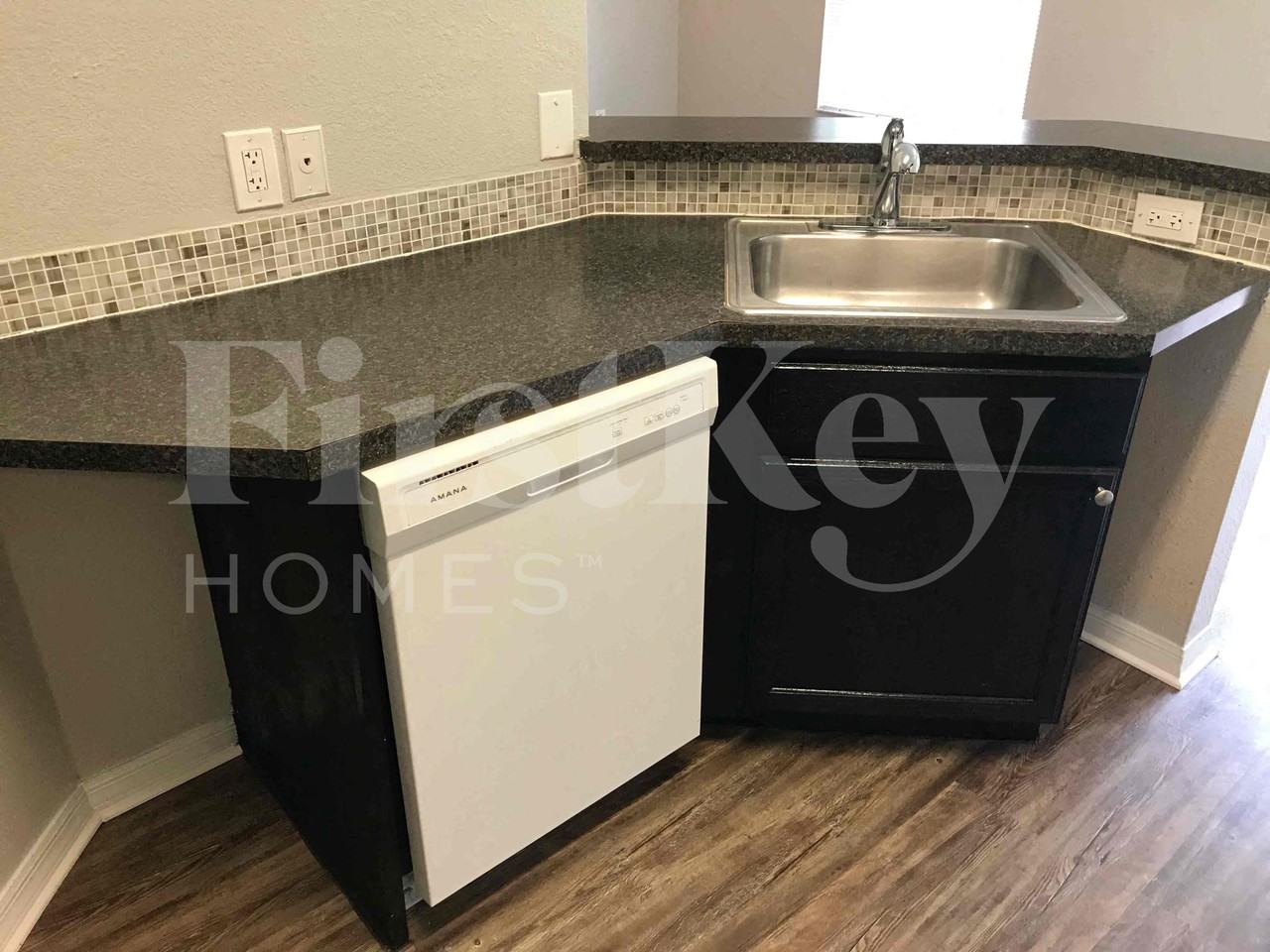 5351 Sylvania Ave - Photo 6 of 21