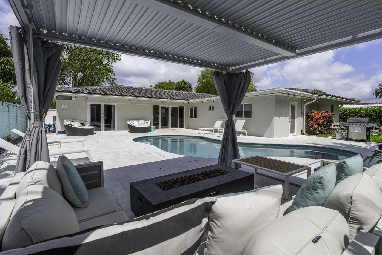 2112 Ne 32nd Ave - Photo 2 of 37