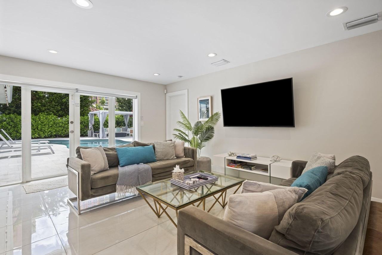 2112 Ne 32nd Ave - Photo 4 of 37