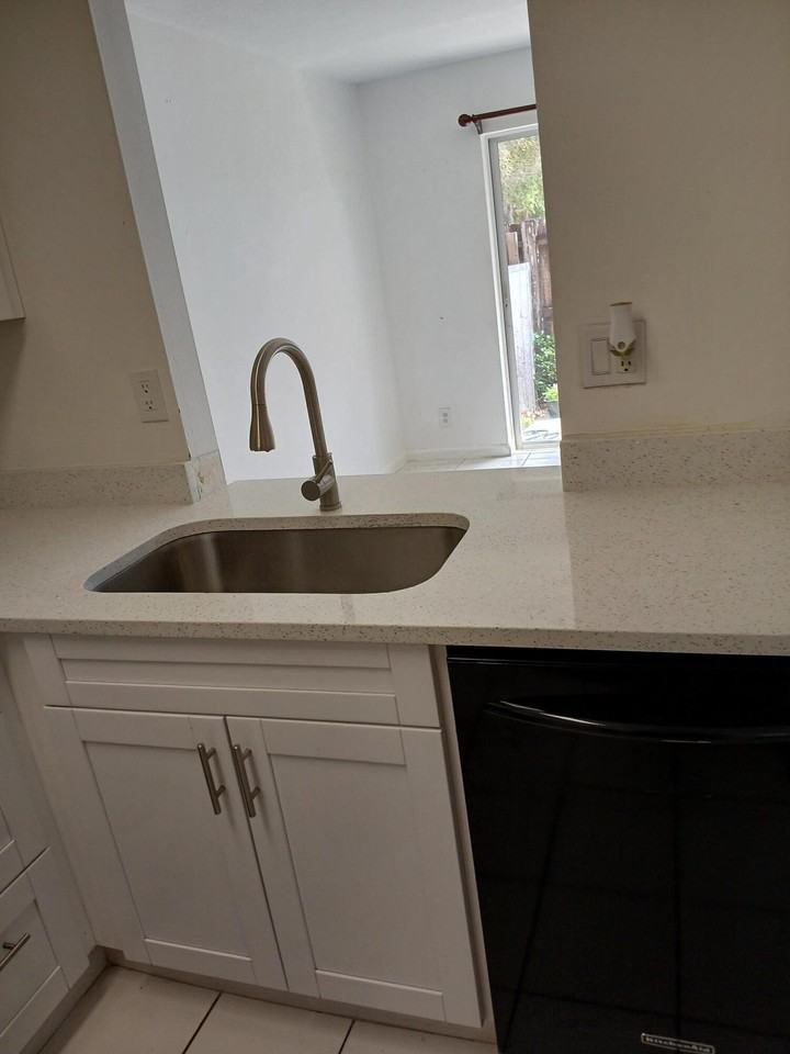 441 Cypress Way W - Photo 2 of 11