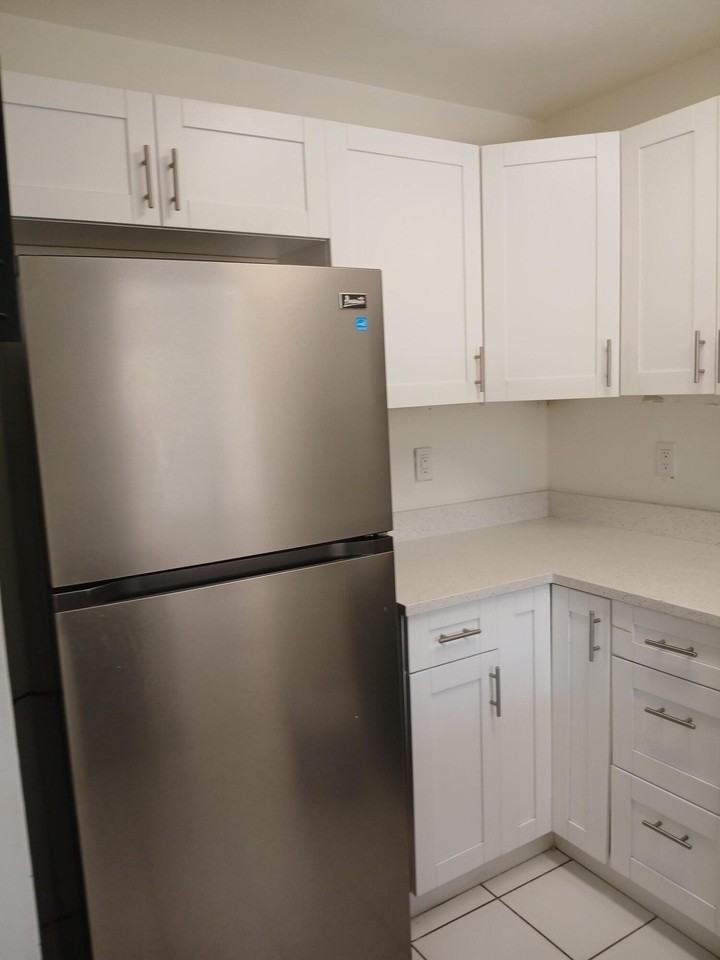 441 Cypress Way W - Photo 4 of 11