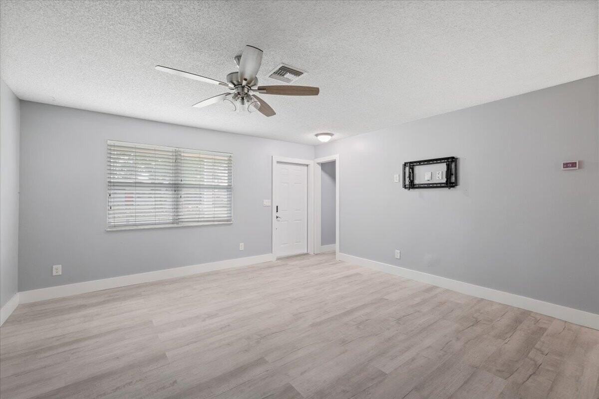 6107 Hickory Dr - Photo 2 of 24