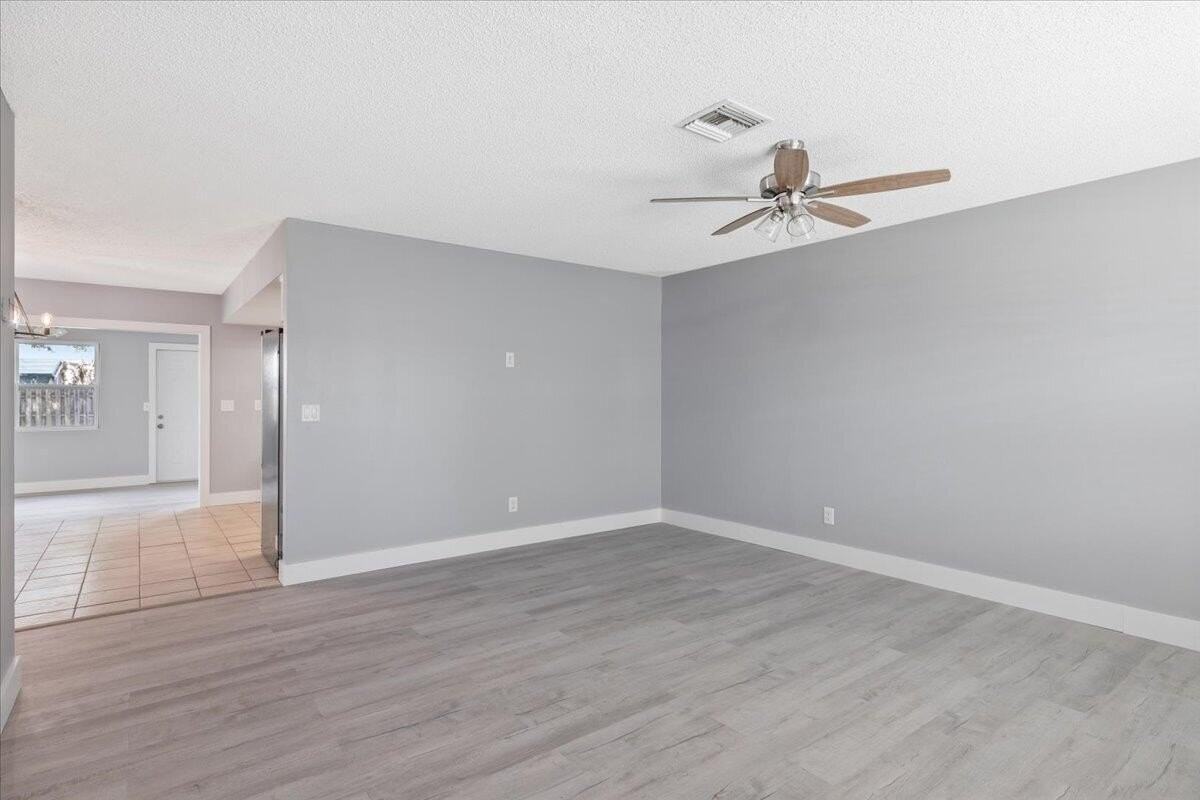 6107 Hickory Dr - Photo 3 of 24