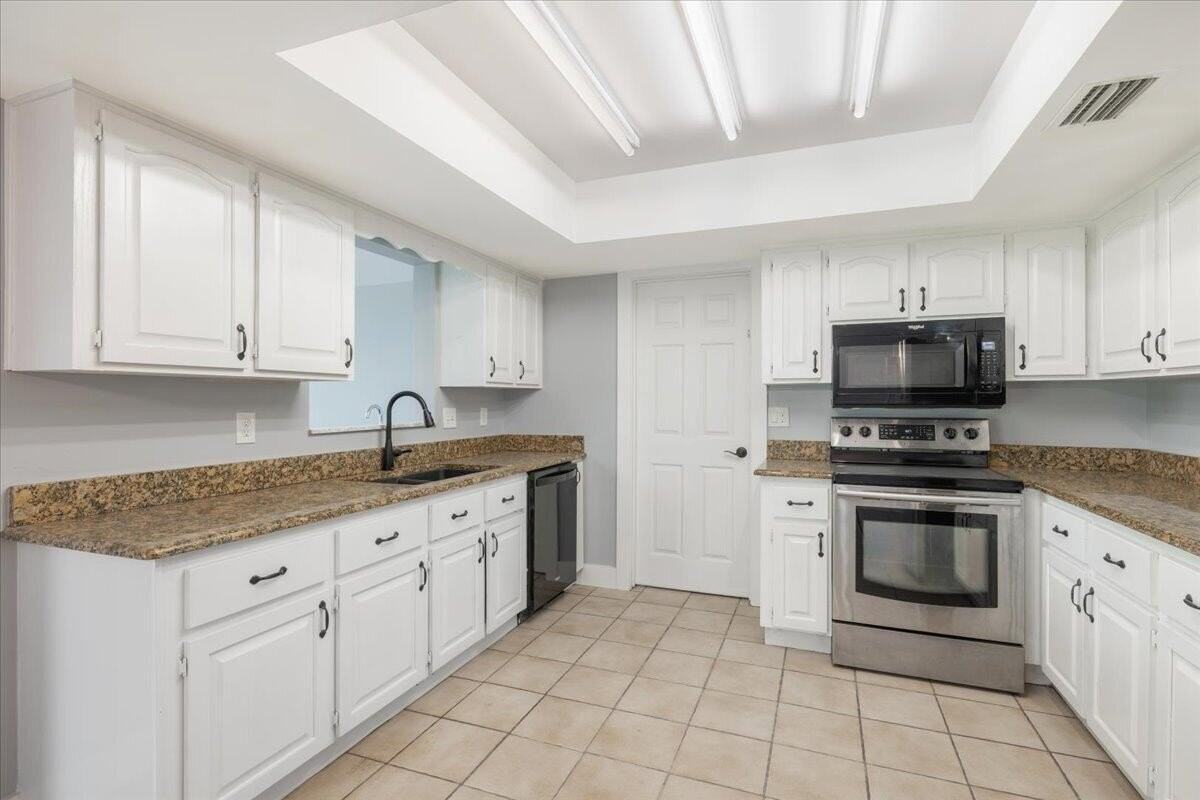 6107 Hickory Dr - Photo 7 of 24