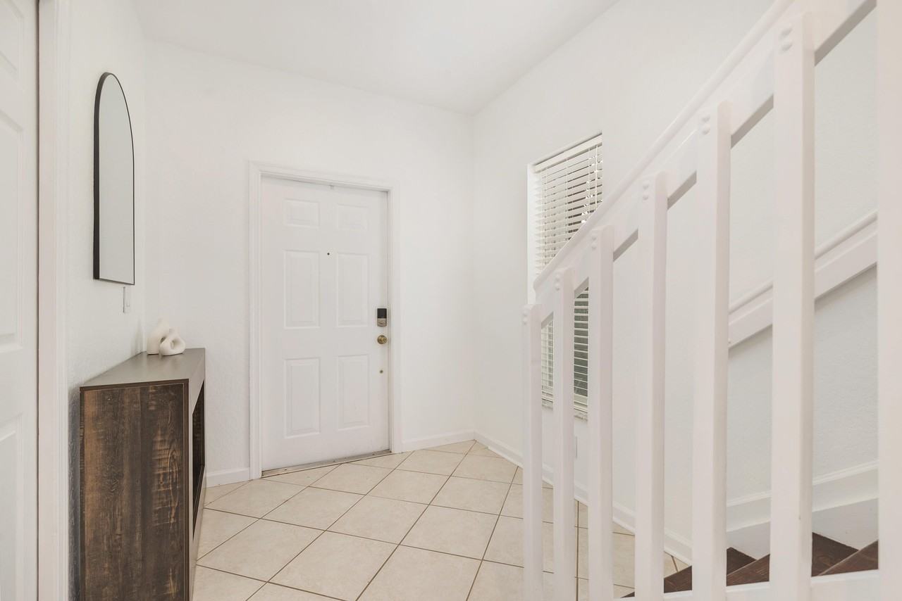 13385 Georgian Ct - Photo 3 of 20