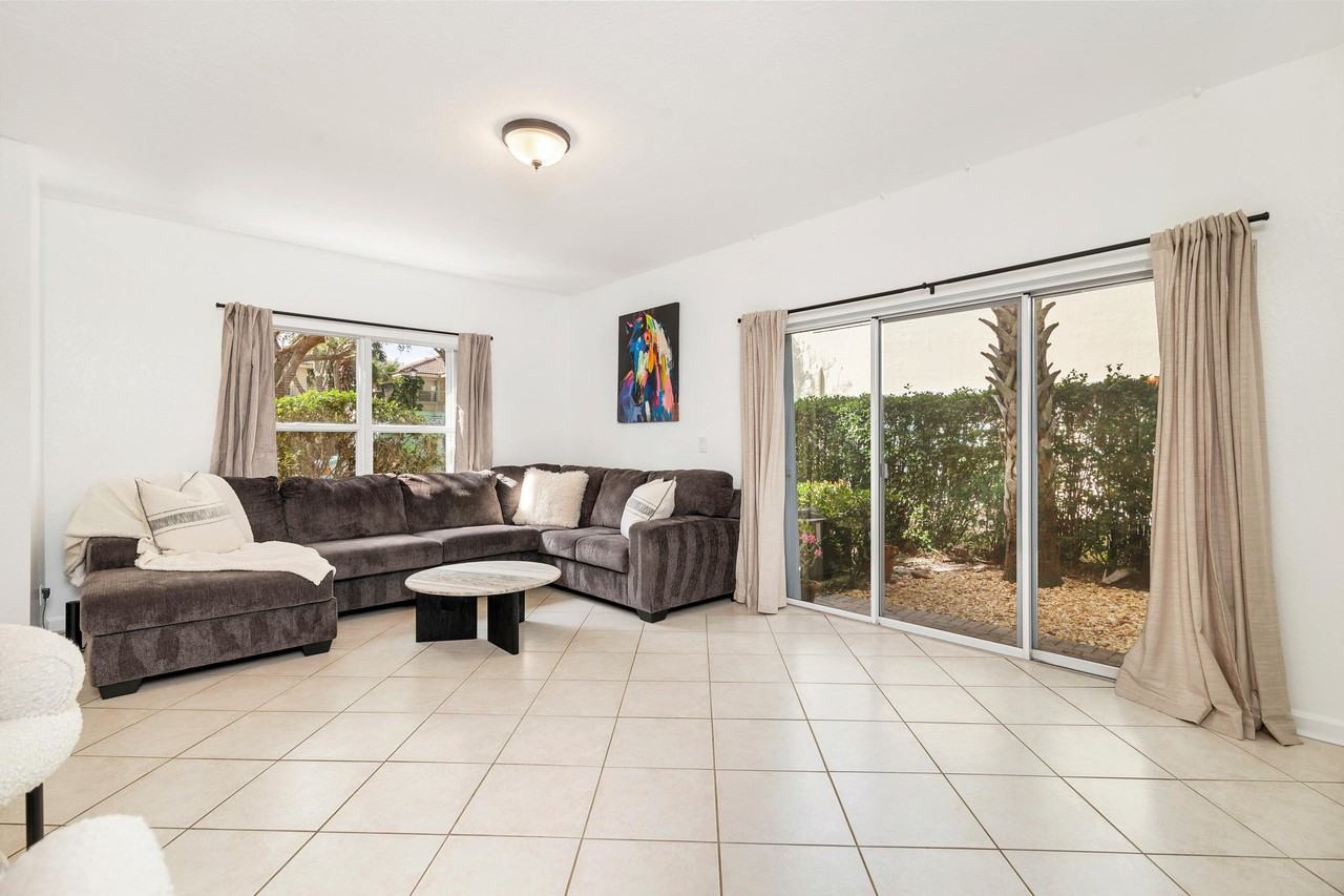 13385 Georgian Ct - Photo 5 of 20