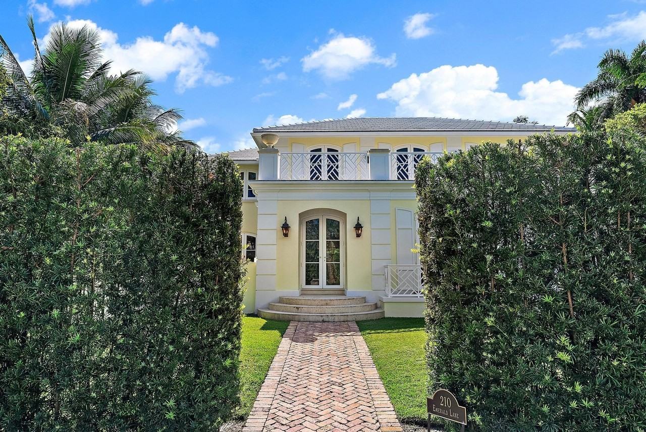 210 Emerald Ln - Photo 2 of 35