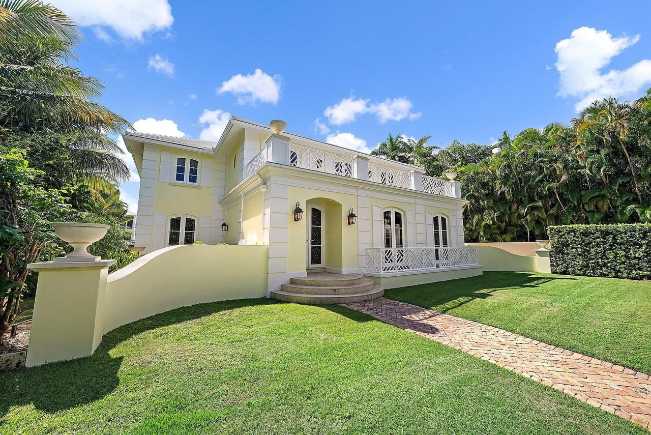 210 Emerald Ln - Photo 3 of 35