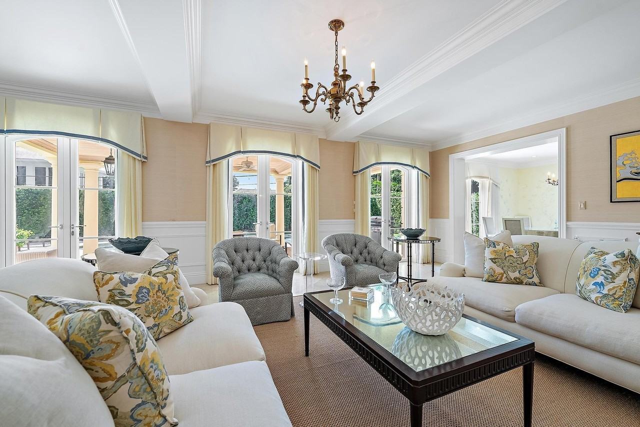 210 Emerald Ln - Photo 6 of 35