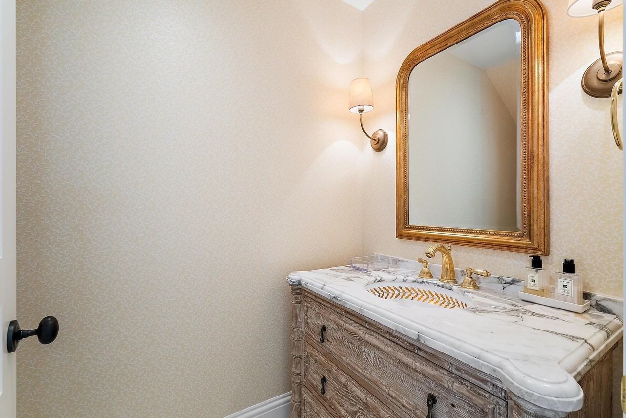 210 Emerald Ln - Photo 7 of 35