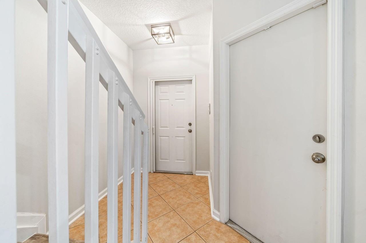 6985 Brook Hollow Rd - Photo 3 of 31