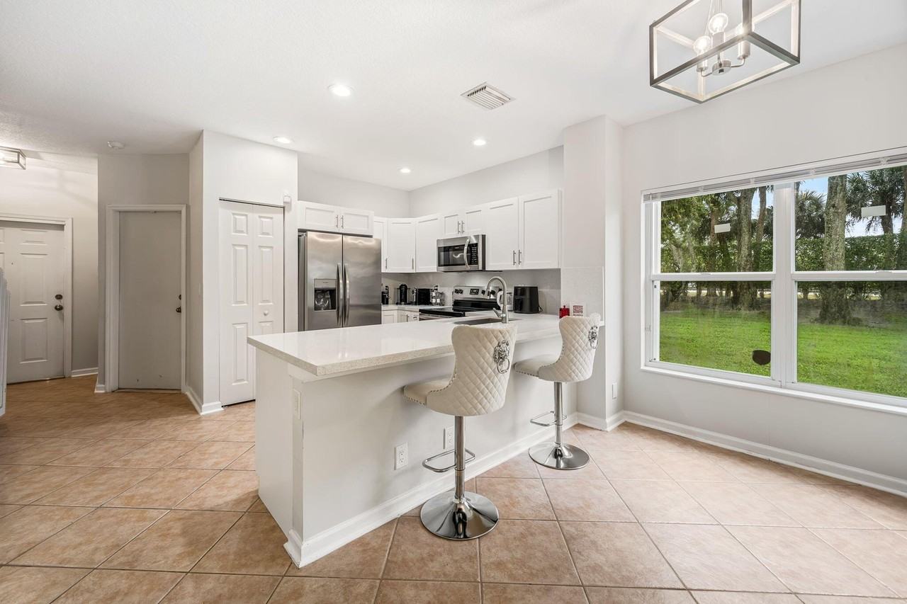 6985 Brook Hollow Rd - Photo 7 of 31