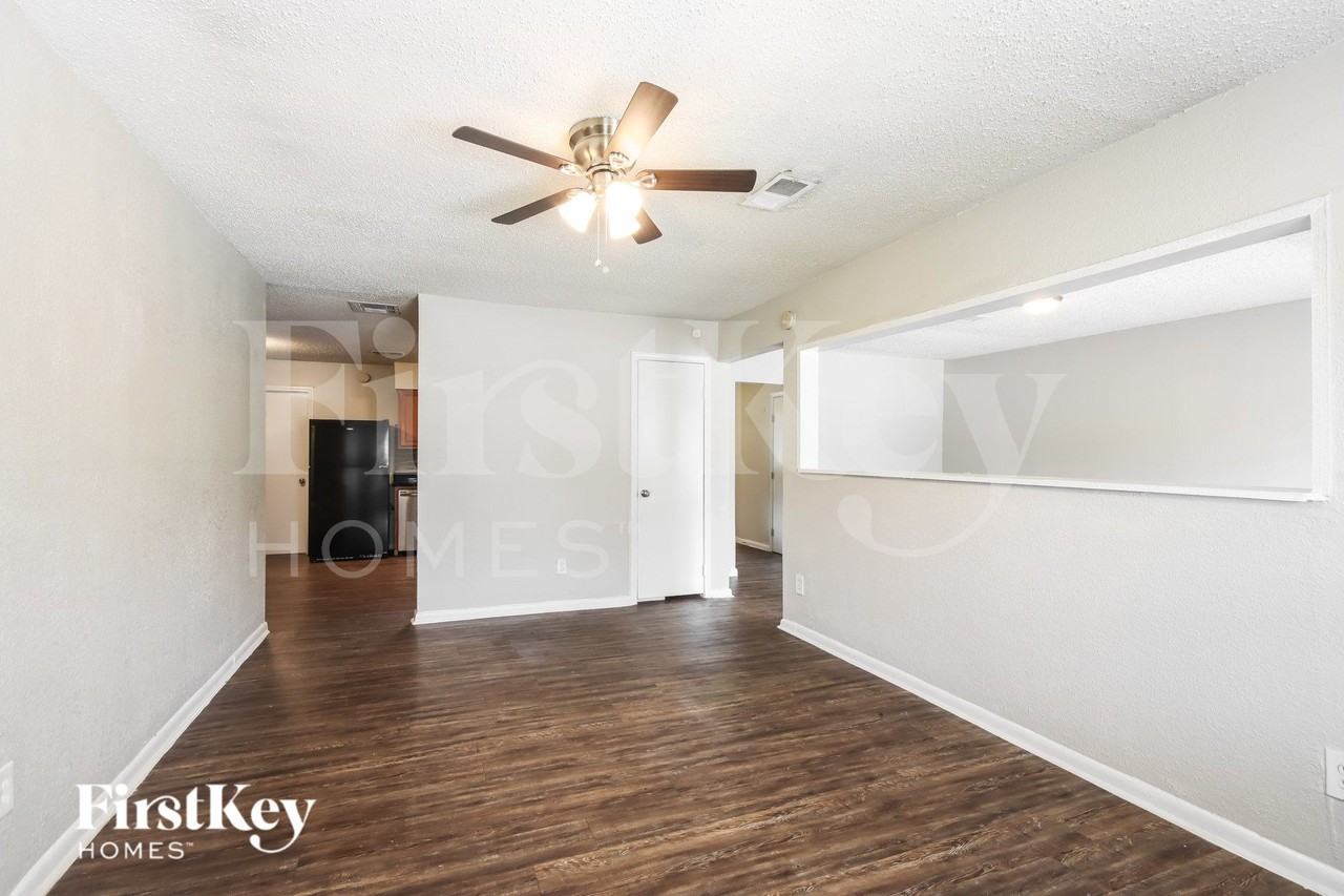 5210 Greylog Dr - Photo 4 of 16