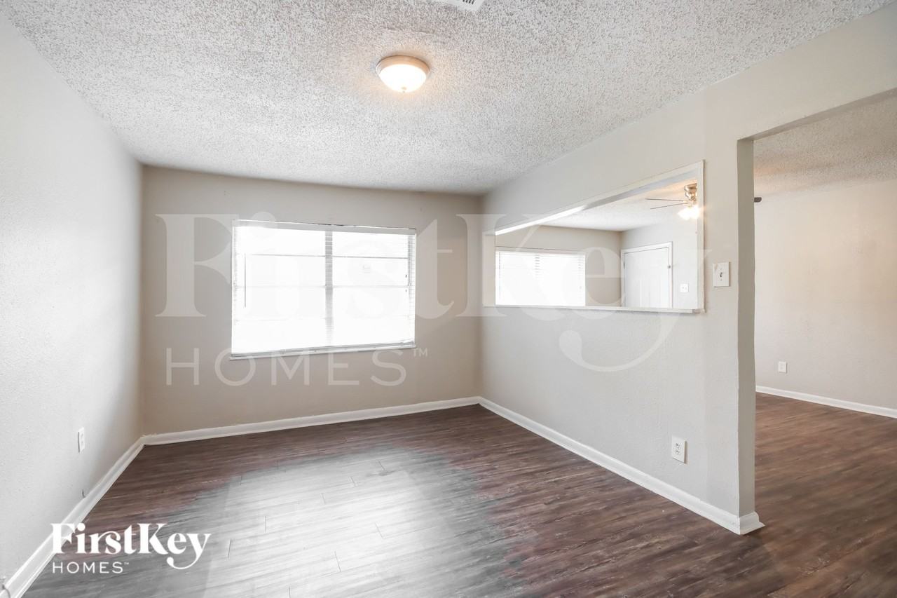 5210 Greylog Dr - Photo 6 of 16