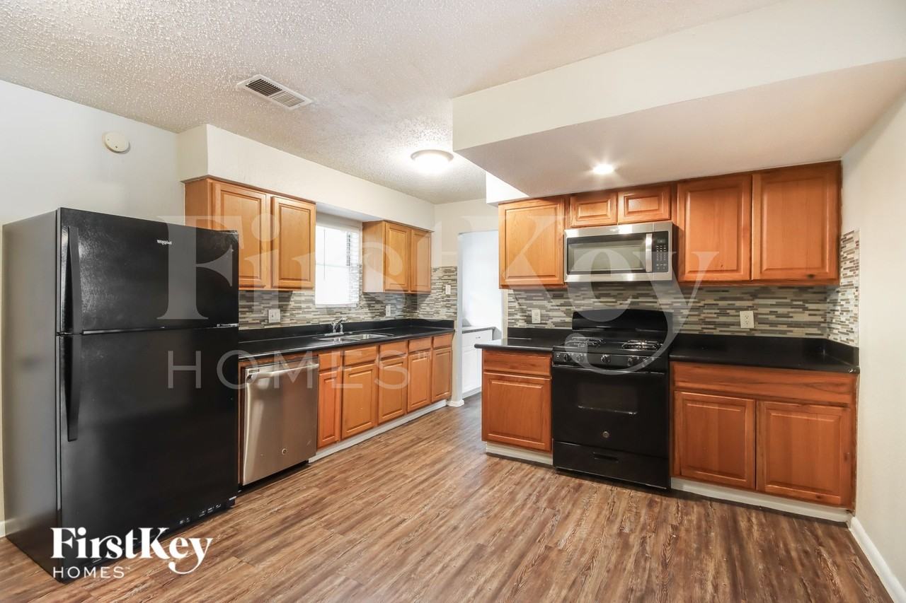 5210 Greylog Dr - Photo 7 of 16