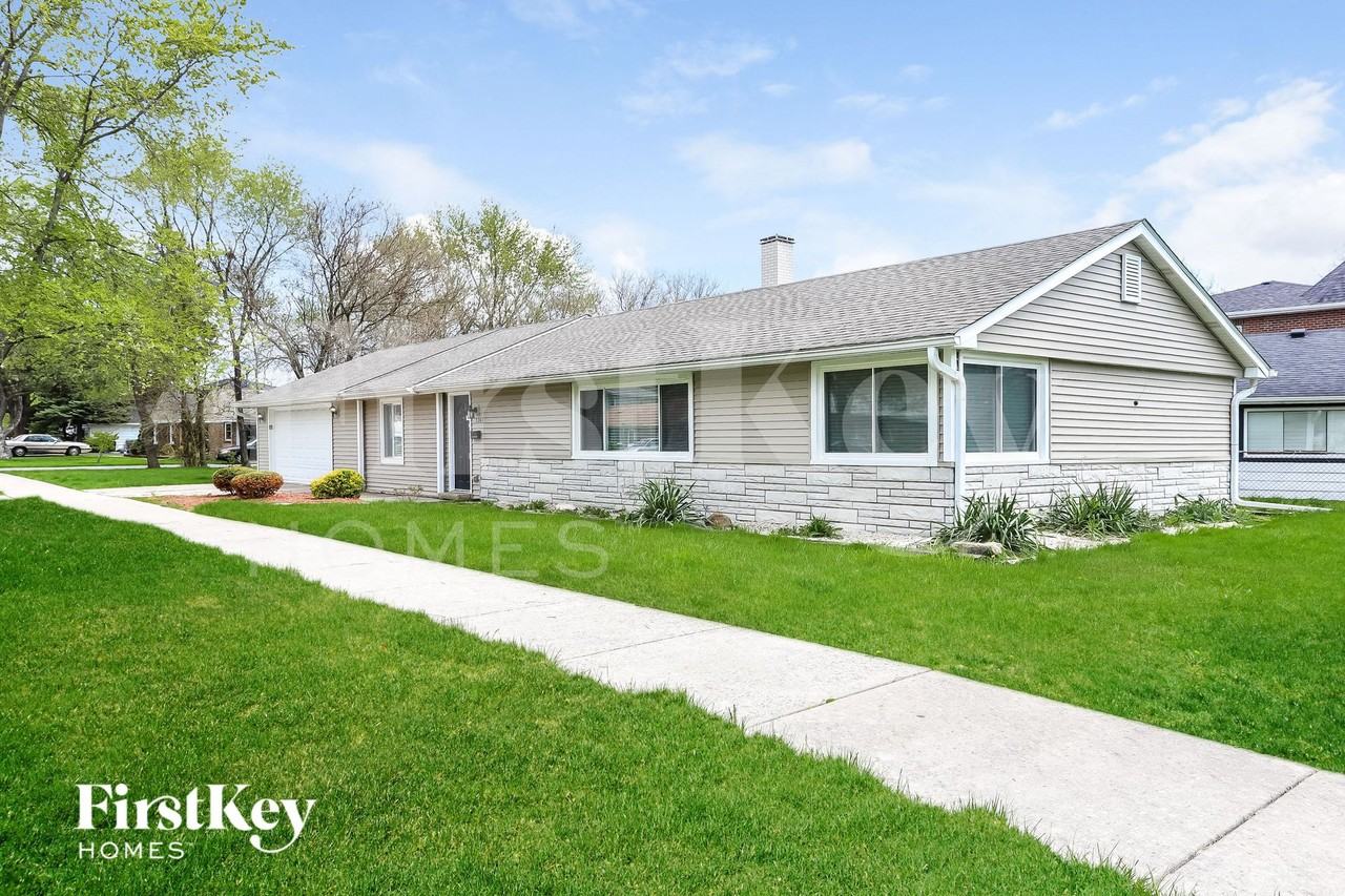 5141 Oak Center Dr - Photo 2 of 15