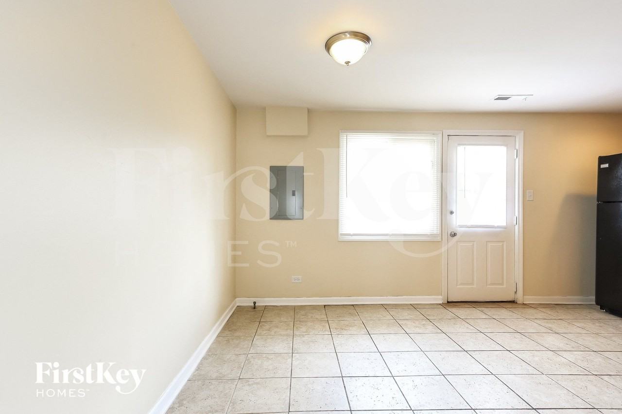 5141 Oak Center Dr - Photo 5 of 15