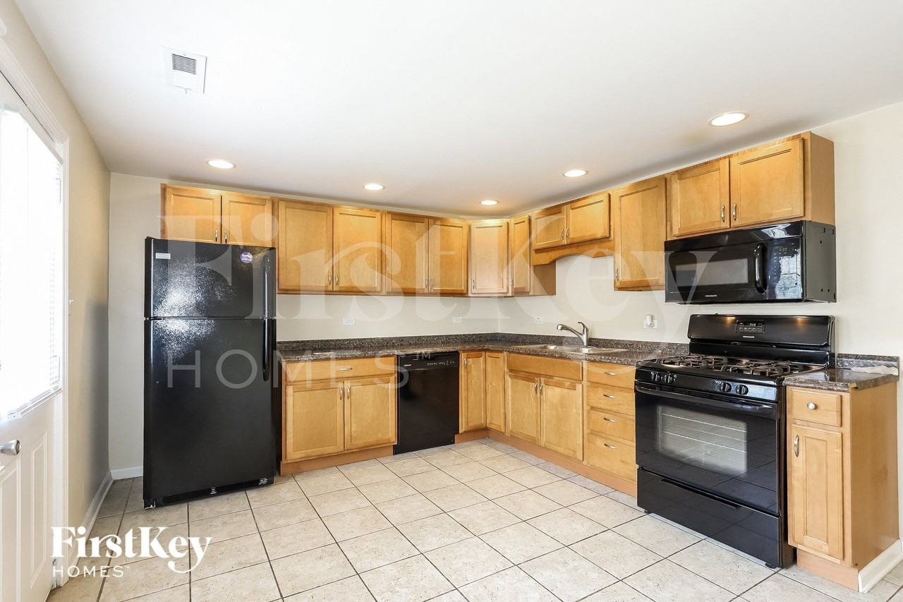 5141 Oak Center Dr - Photo 6 of 15