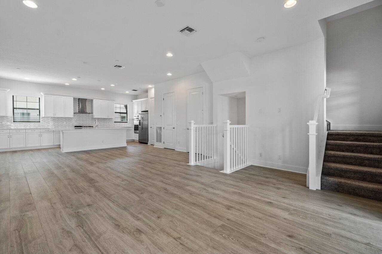 12621 Machiavelli Way - Photo 4 of 29