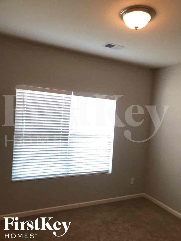 5037 Bella Ct - Photo 3 of 19