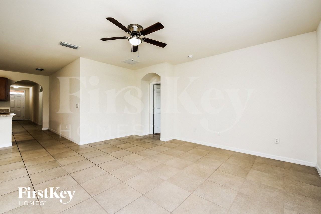 4406 Sw 9th Ave - Photo 3 of 15