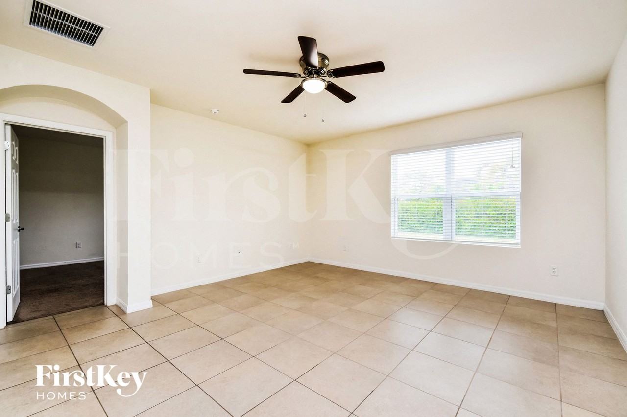 4406 Sw 9th Ave - Photo 4 of 15