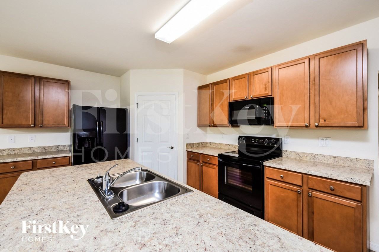 4406 Sw 9th Ave - Photo 6 of 15