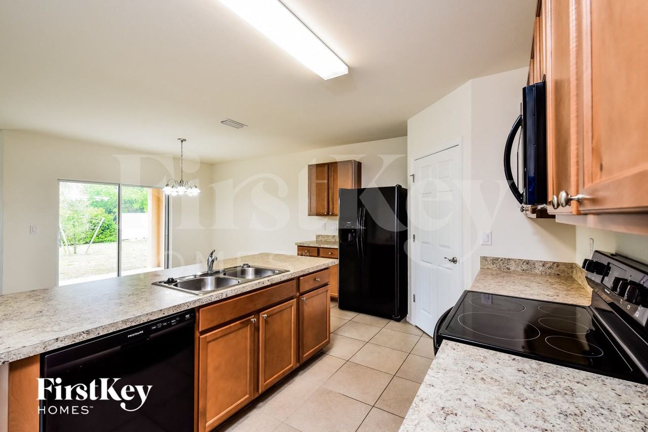 4406 Sw 9th Ave - Photo 7 of 15