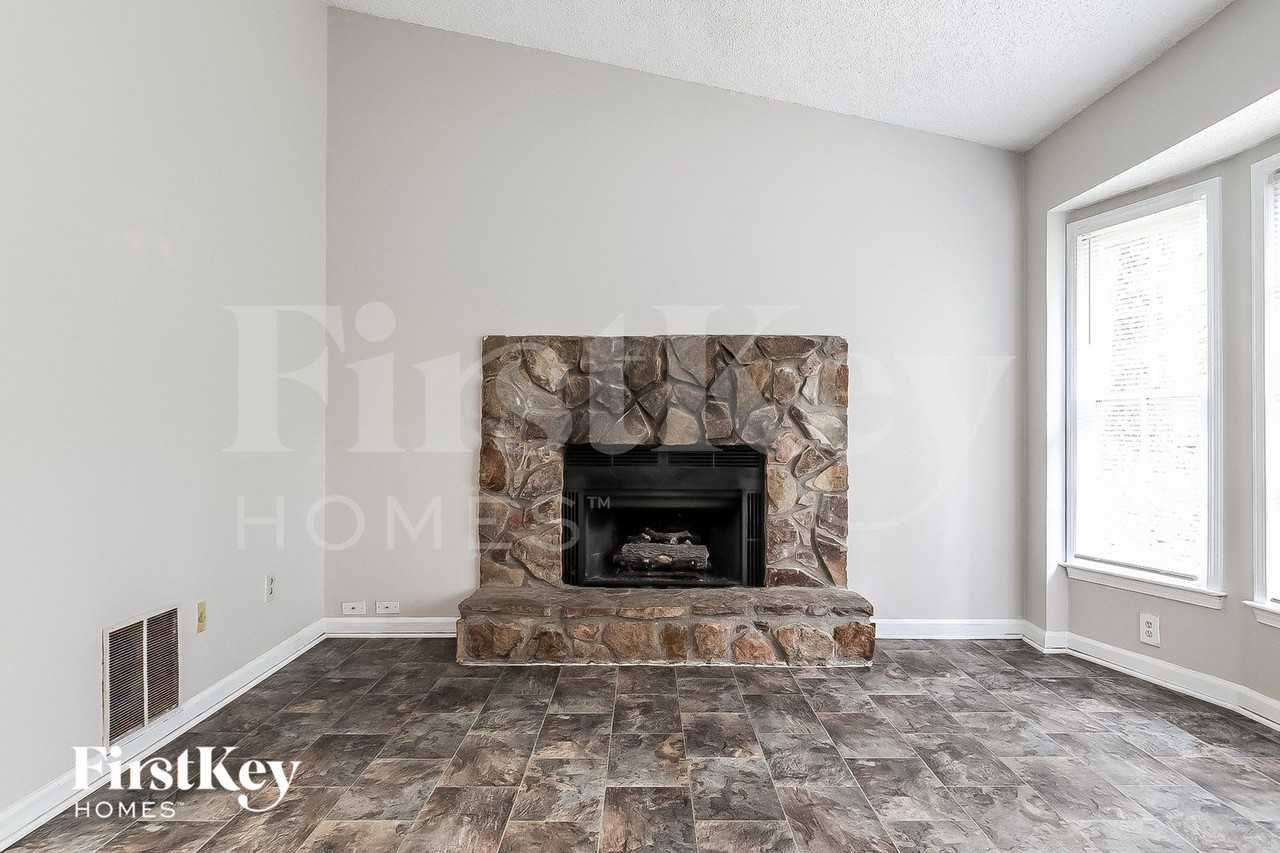 434 Ashwood Dr - Photo 2 of 14