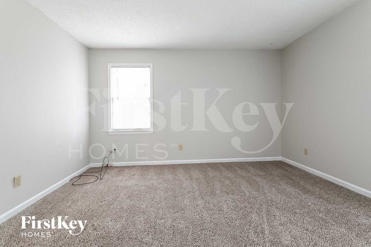 434 Ashwood Dr - Photo 6 of 14