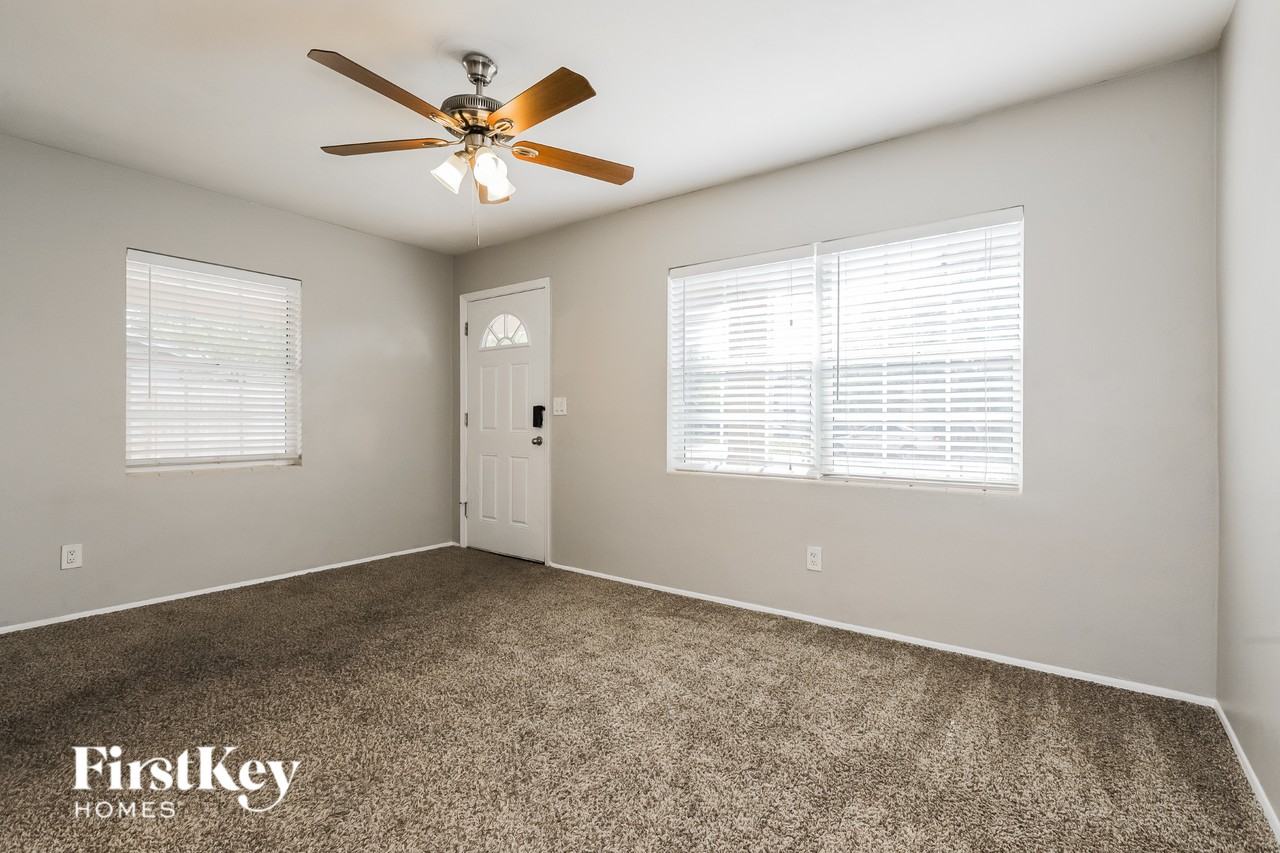 425 Hampton Ave - Photo 3 of 16