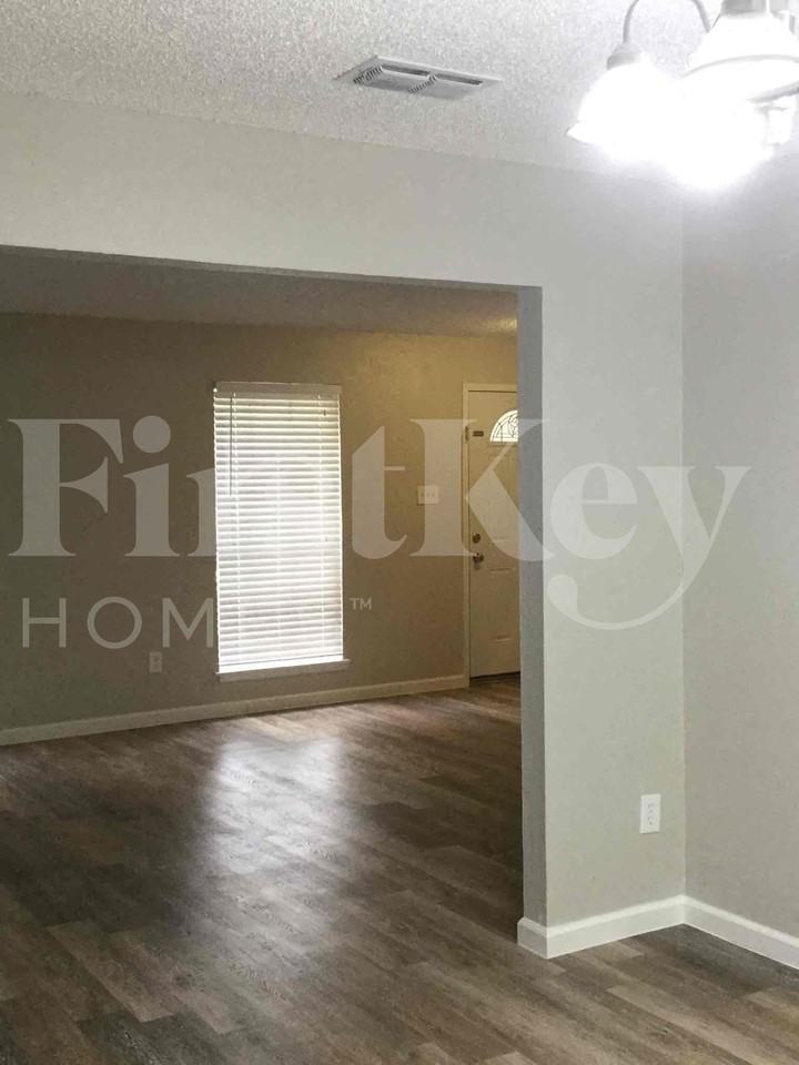 3900 Brookgate Ct - Photo 5 of 32