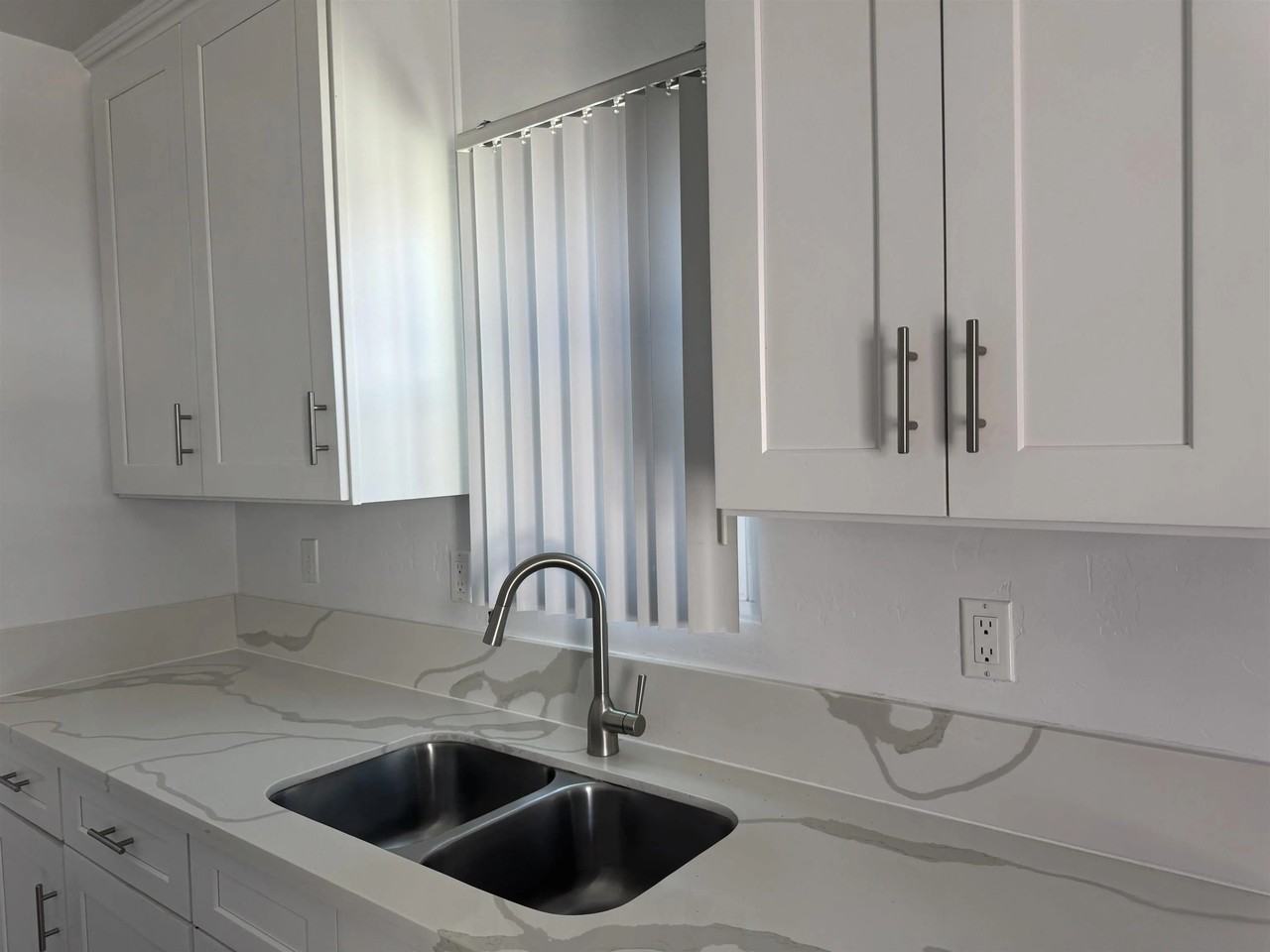 170 Garrett Ave - Photo 3 of 9