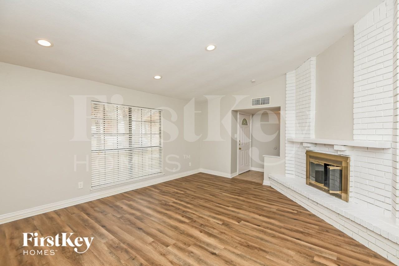 3724 Mulberry Ln - Photo 2 of 15