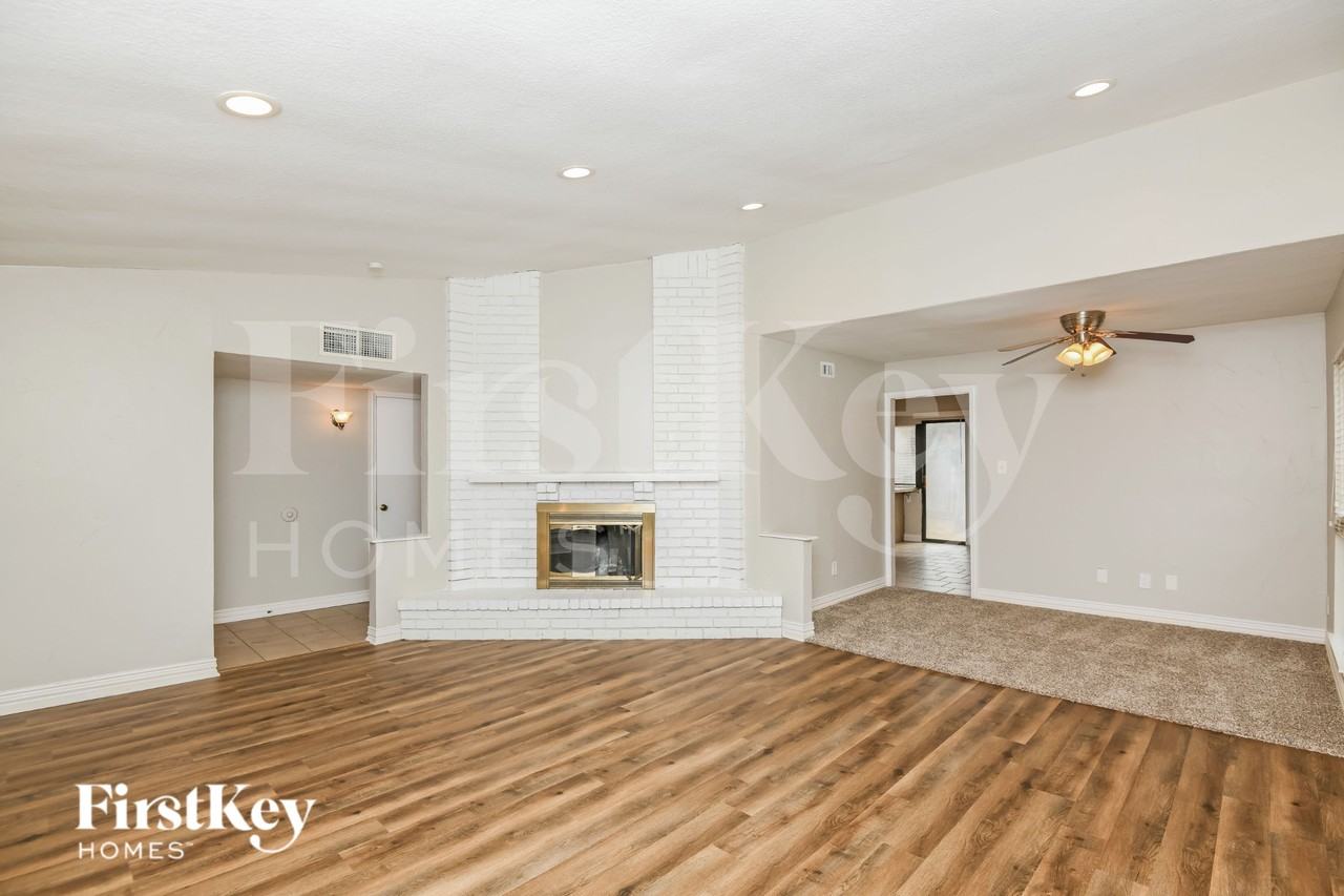 3724 Mulberry Ln - Photo 3 of 15