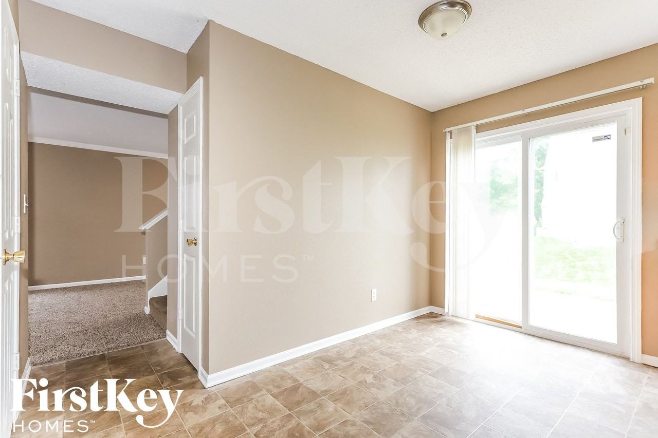 347 Venus Dr - Photo 5 of 15