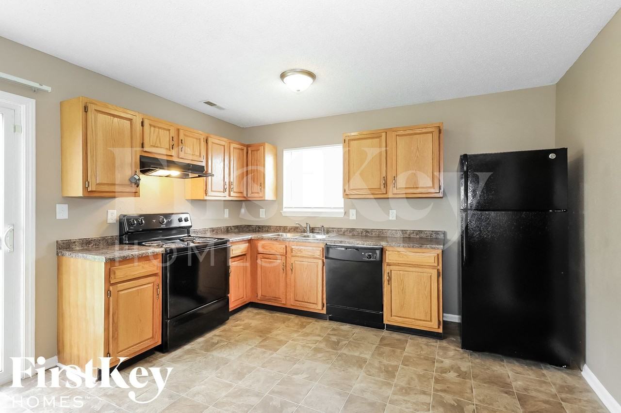 347 Venus Dr - Photo 6 of 15