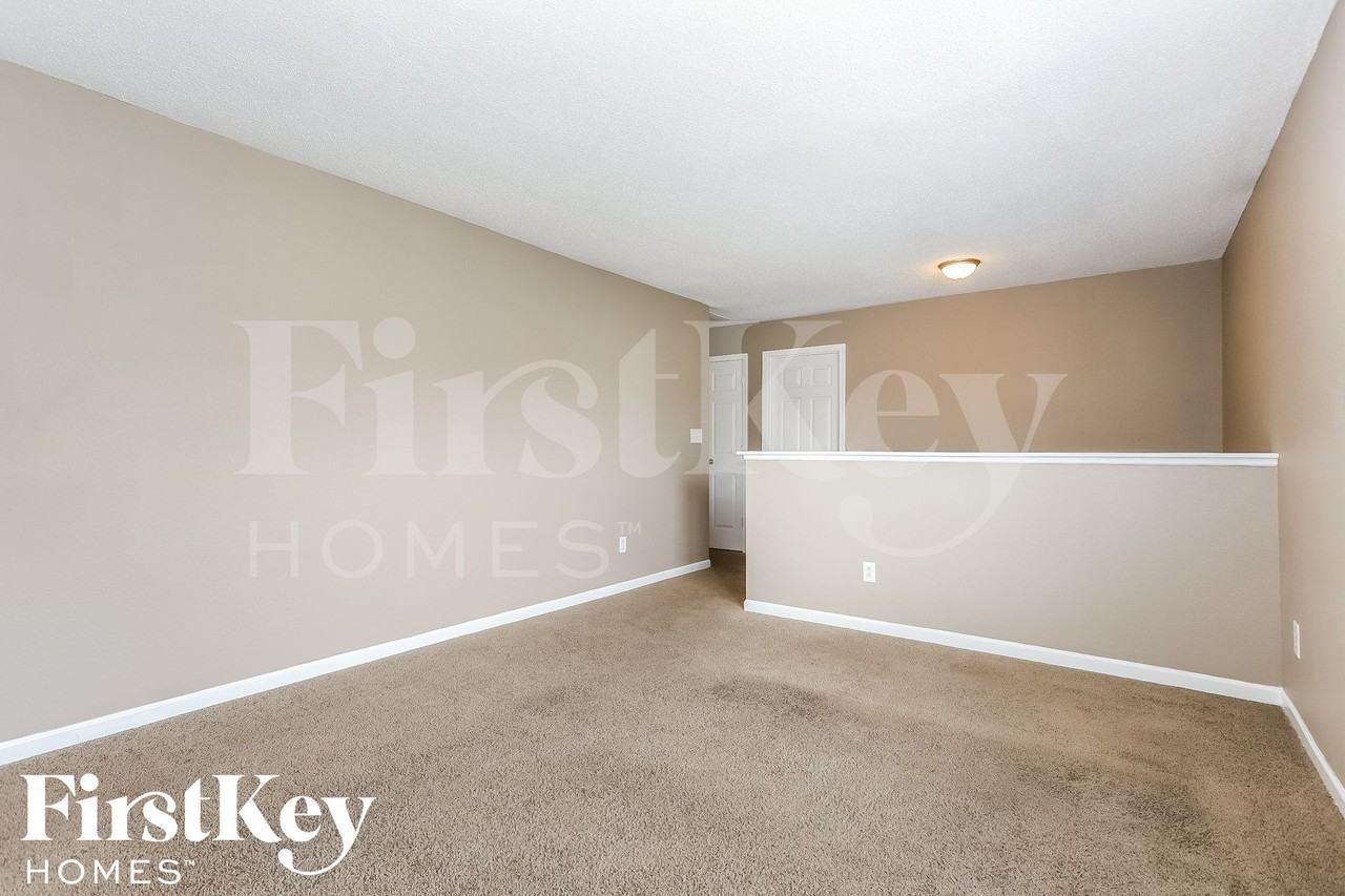 347 Venus Dr - Photo 7 of 15