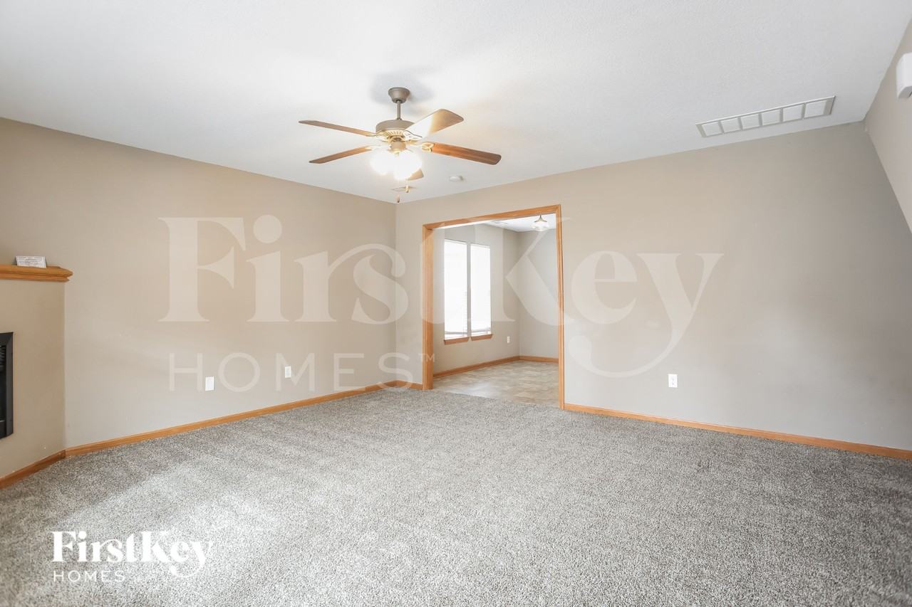 316 Ne Coldwater Creek Dr - Photo 3 of 15