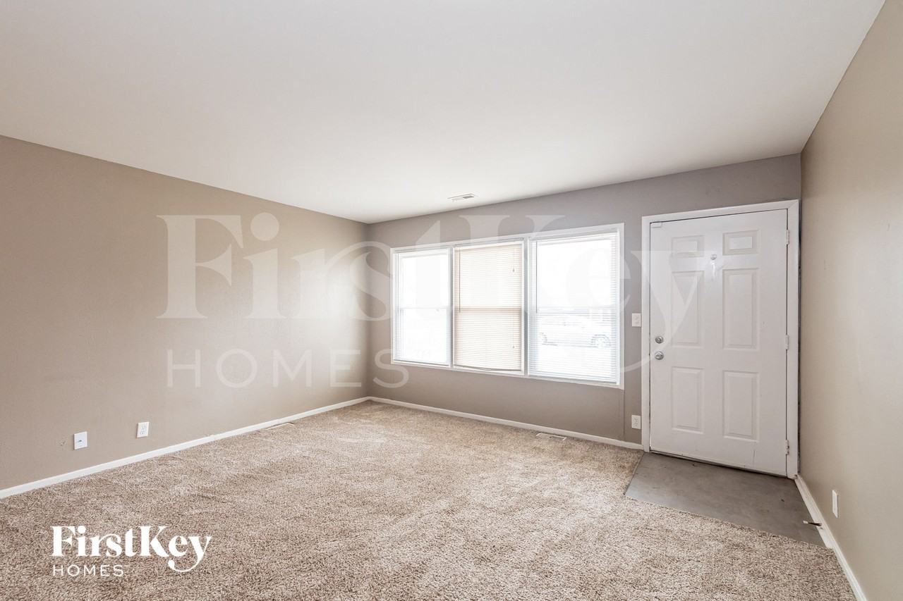 3107 N Fuller Dr - Photo 2 of 15