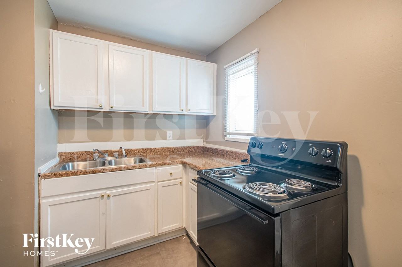 3107 N Fuller Dr - Photo 5 of 15