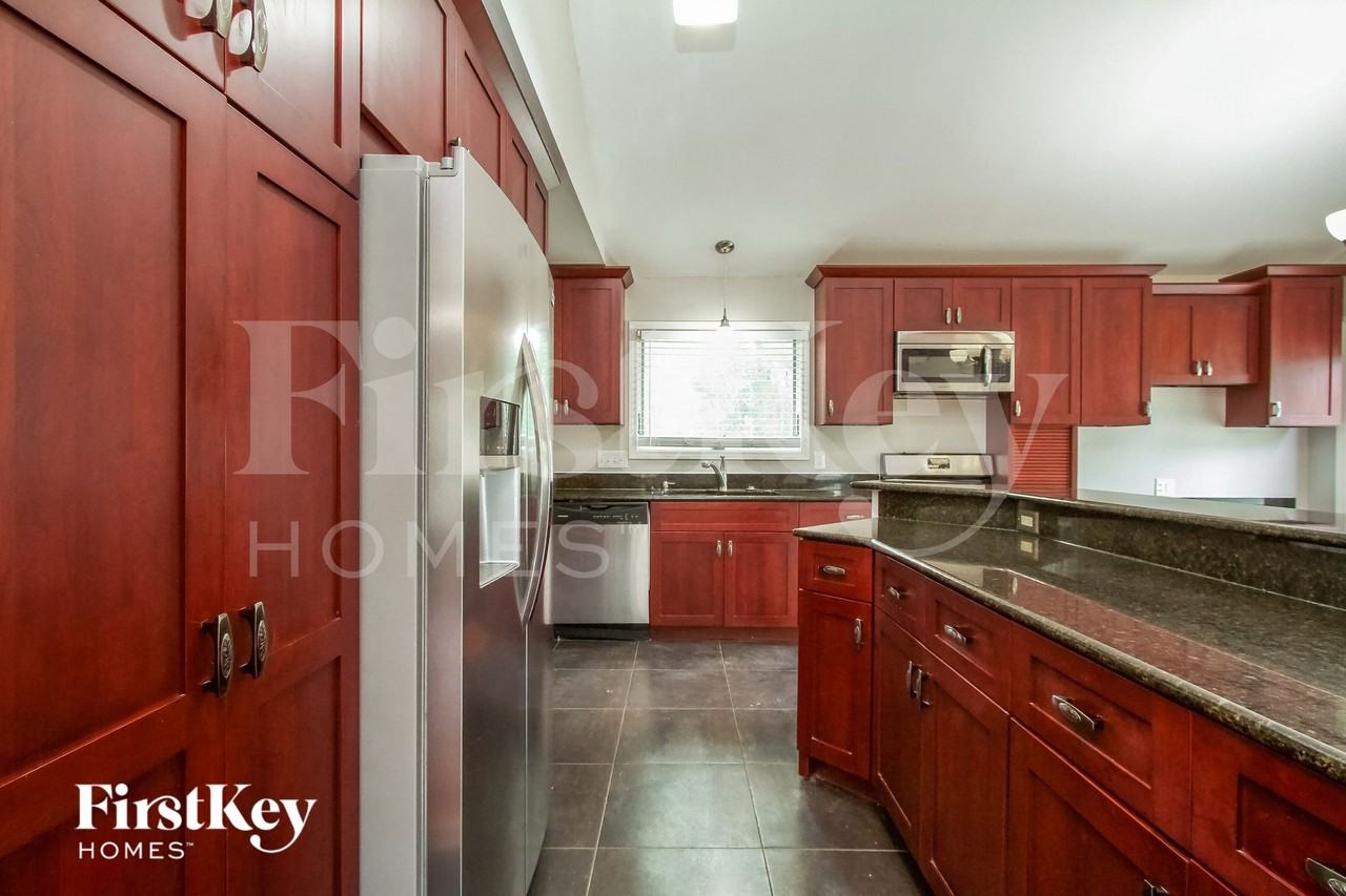 303 N Bromley Dr - Photo 7 of 15