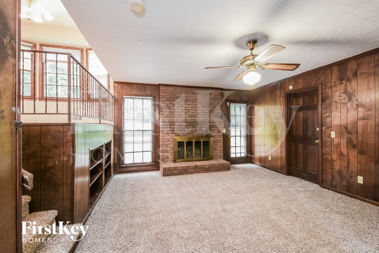 3021 Wendwood Dr - Photo 3 of 15