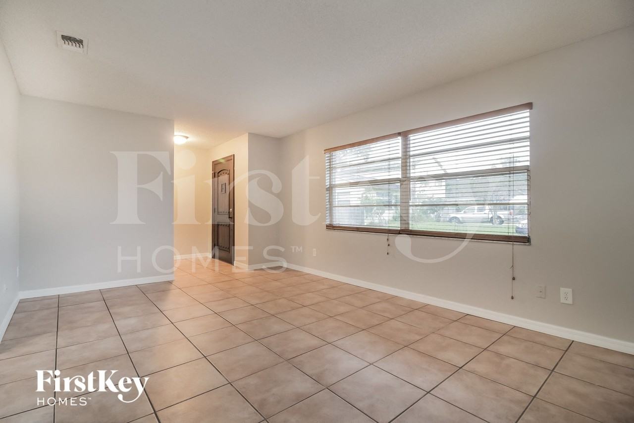 3021 Dikewood Ct - Photo 3 of 15