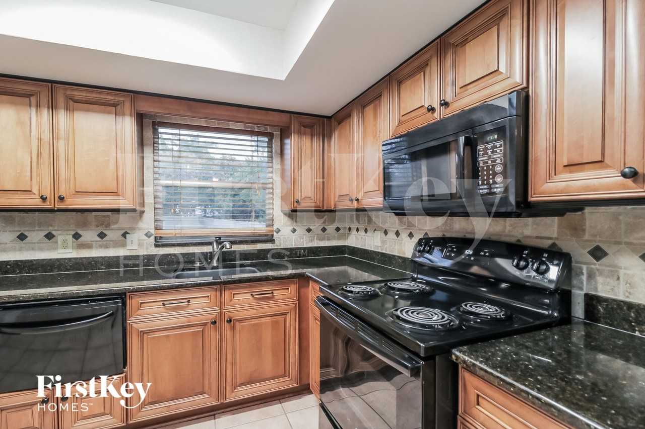 3021 Dikewood Ct - Photo 6 of 15