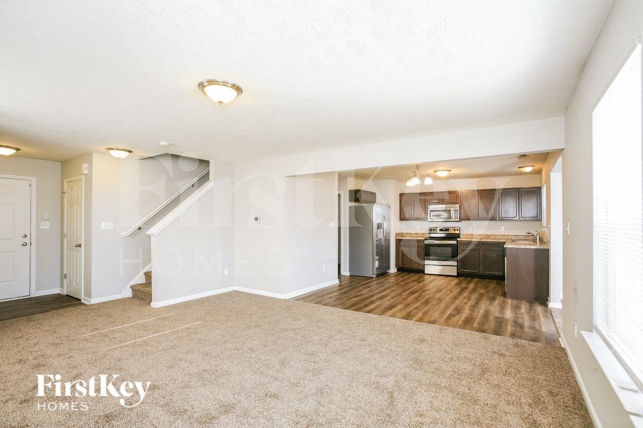 2871 Beethoven Ave - Photo 3 of 16