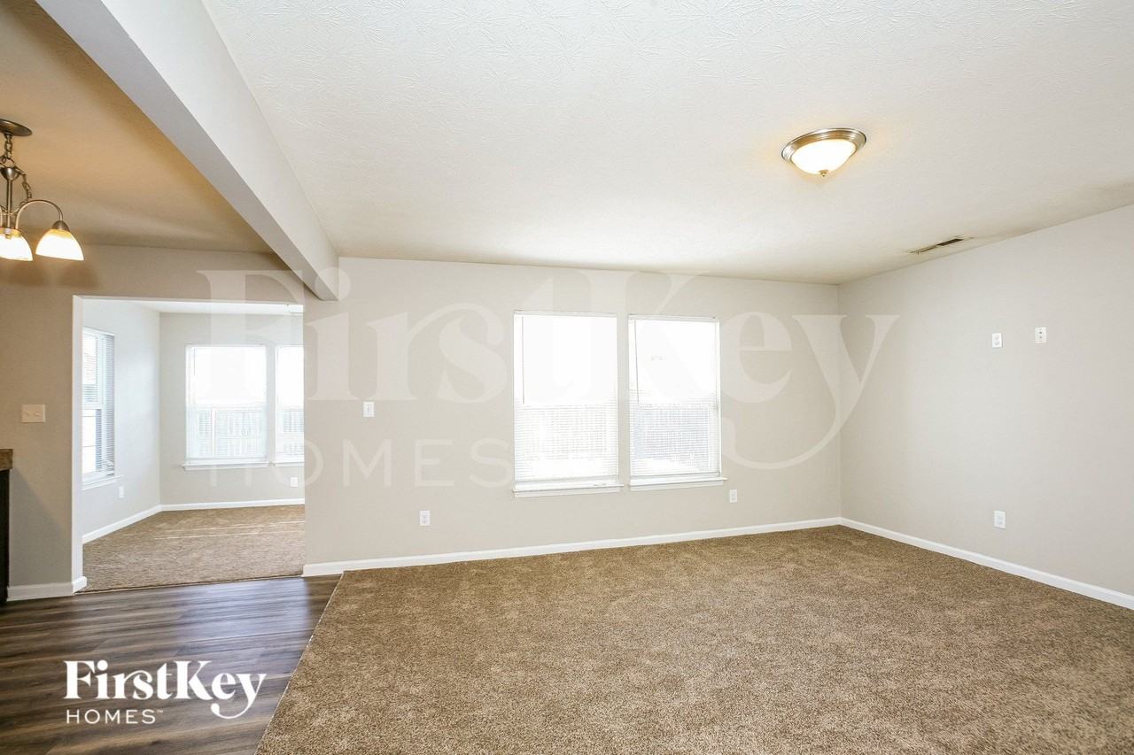 2871 Beethoven Ave - Photo 4 of 16