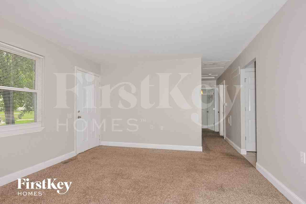 2701 Essex St - Photo 3 of 15